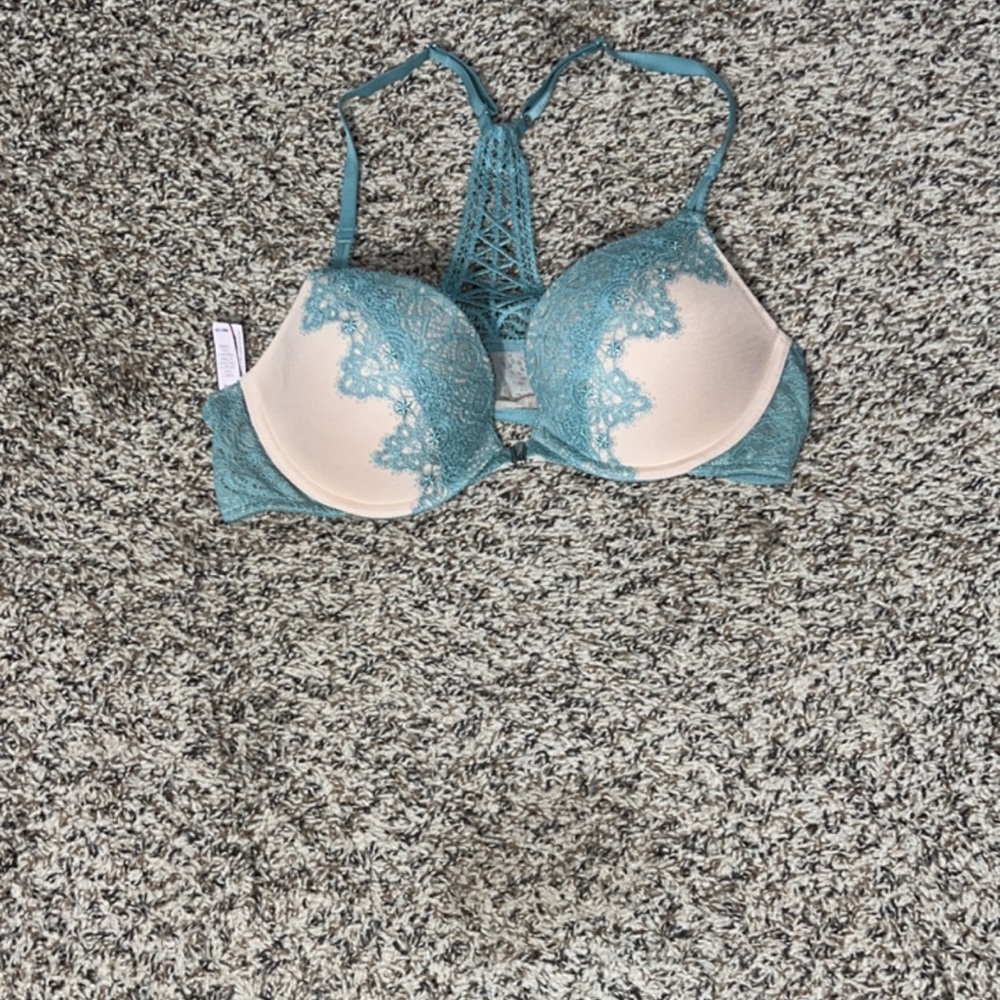 Victoria’s Secret blue and cream front clasp razor back bra